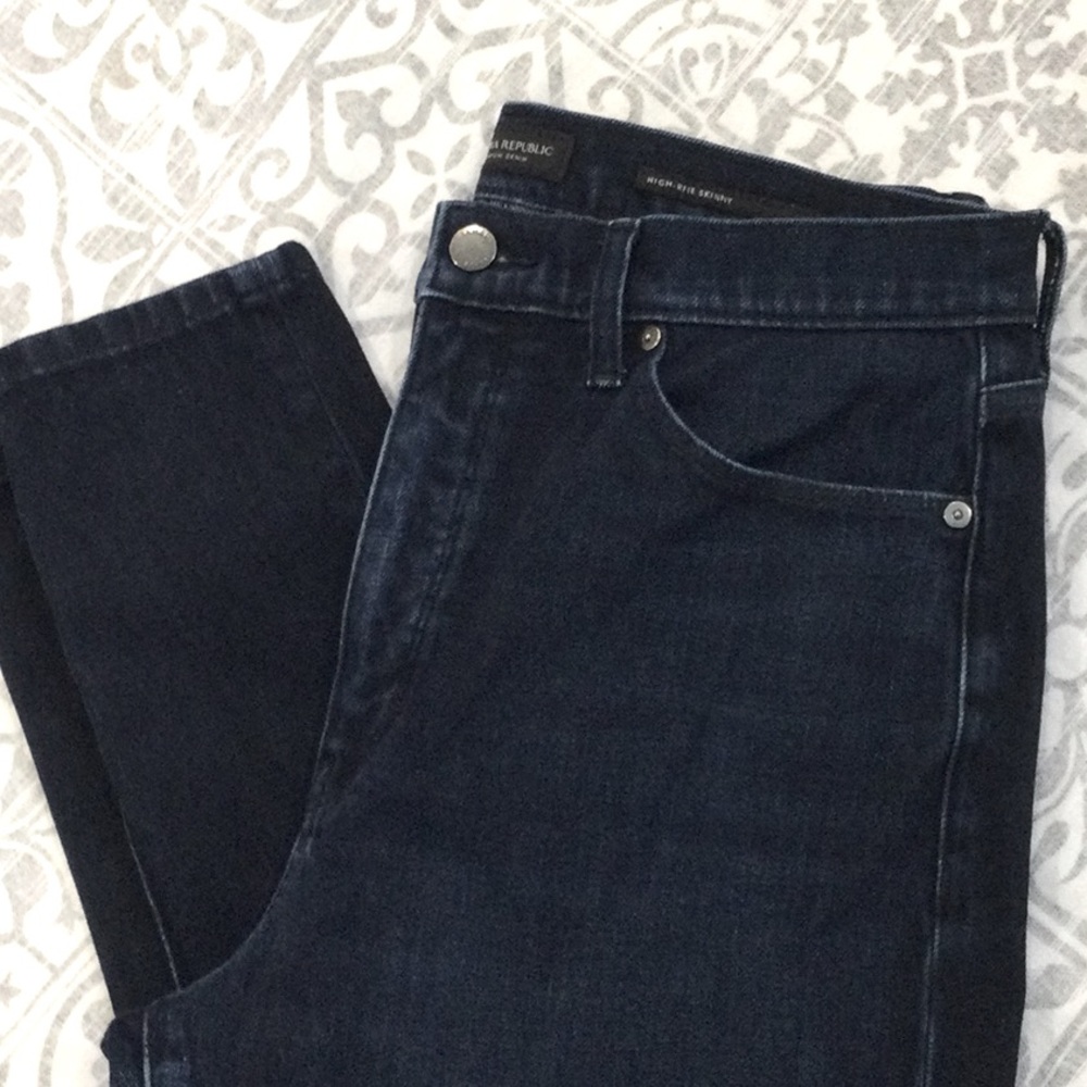 Banana Republic premium denim women’s jeans. 32 waist. Nearly new condition.